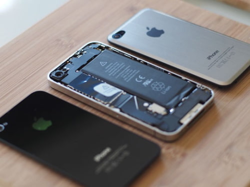 Replace the Back Cover of Your iPhone 4 With a Metal Back