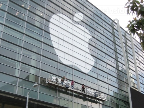 Apple Begins Hanging Banners for WWDC 2010