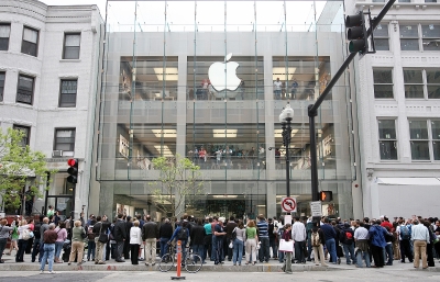 Boston Apple Store Opens With Red Sox