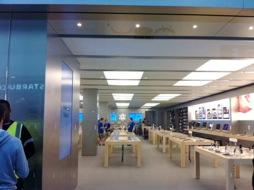 Apple &#039;Oracle&#039; Store Opens in Reading, U.K.