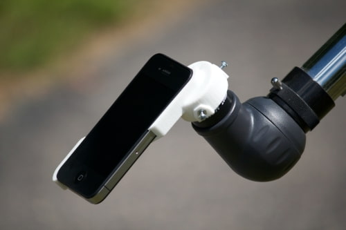 AstroClip Will Mount Your iPhone 4 to a Telescope