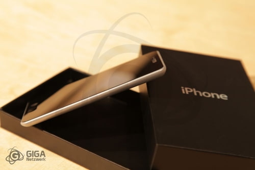 Another Analyst Predicts Radically Redesigned iPhone 5