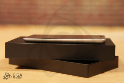 Another Analyst Predicts Radically Redesigned iPhone 5