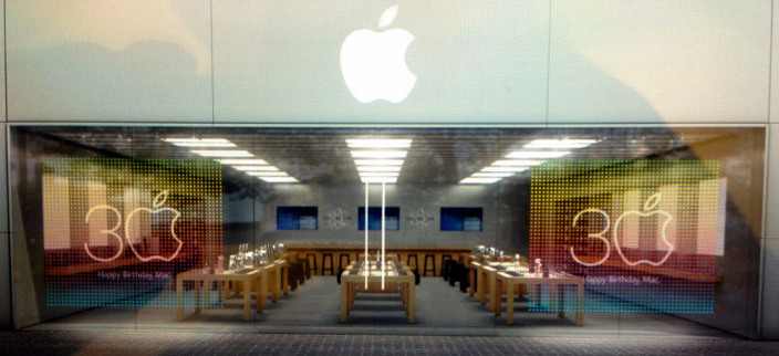 Apple Stores to celebrate holidays with magical front window