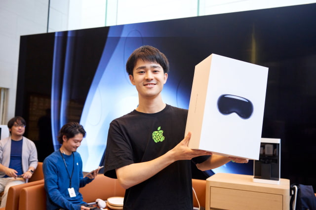 Apple Shares Photos from Vision Pro Launch in China, Japan, Singapore [Images]