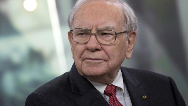 Warren Buffet Sells Nearly Half Berkshire Hathaway&#039;s Stake in Apple