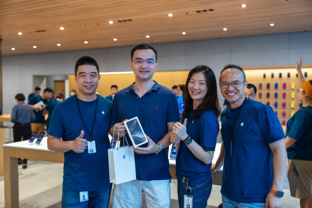 Apple Shares iPhone 16 Release Day Photos