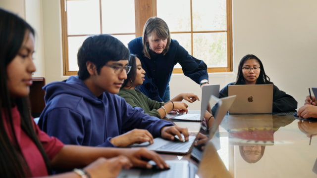 Apple Launches New Resources for Teachers, Expands Education Grant Program