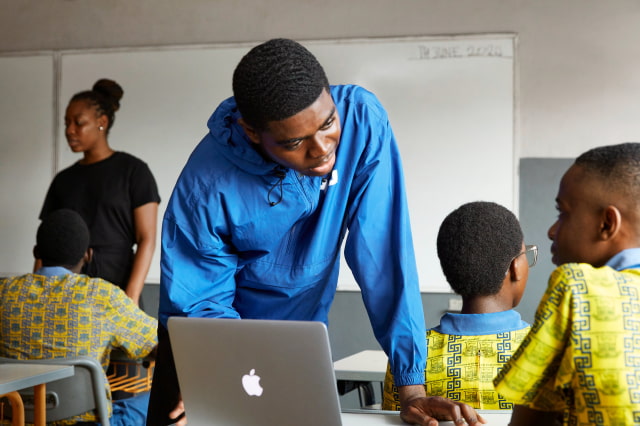 Apple Launches New Resources for Teachers, Expands Education Grant Program