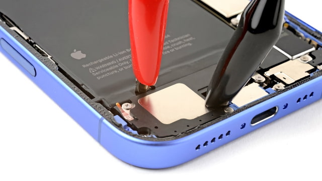 iFixit Launches &#039;VoltClip&#039; USB-C Tool for iPhone 16 Battery Removal